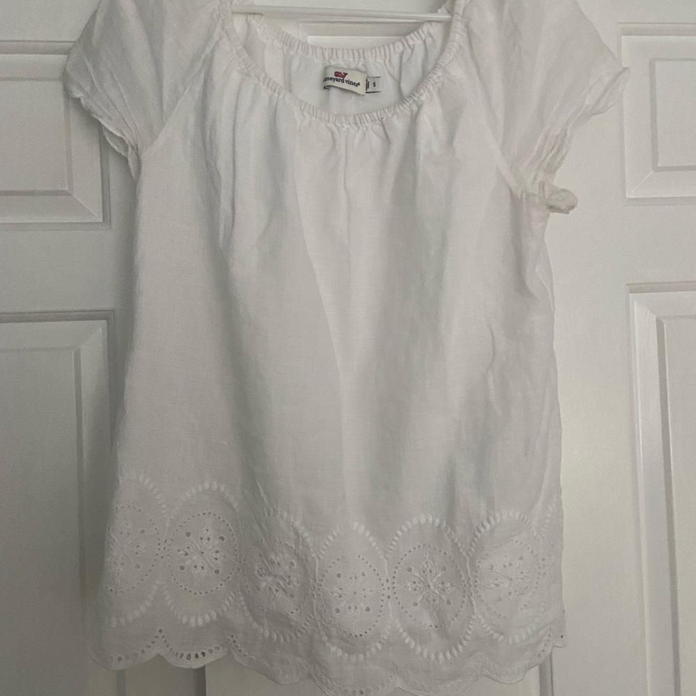 Vineyard Vines embroidered eyelit top